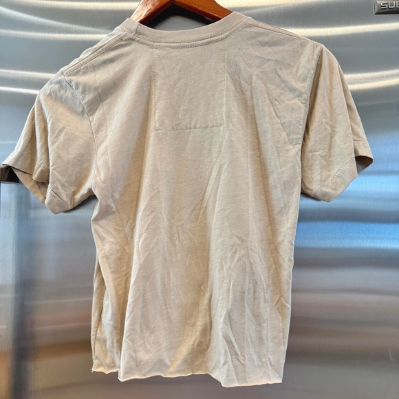 NWT Aviator Nation Pray For Snow Boyfriend Tee Shirt in Sand Beige Cropped Tan - Picture 8 of 13
